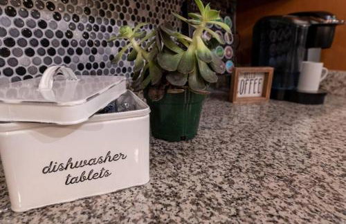 Charming Corner Newly Furnished Townhome - Foto 21