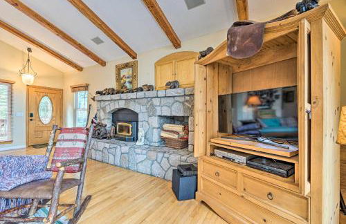 Wraparound Deck Woodland Cabin in Lake Arrowhead - Foto 6