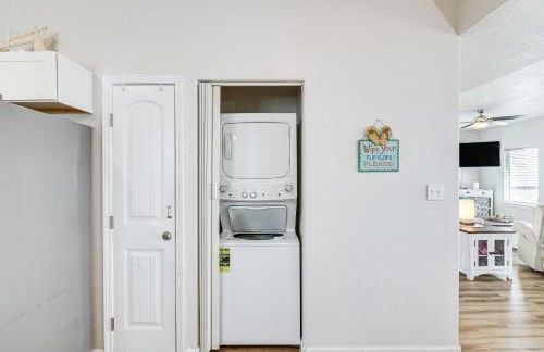 2 Decks, Patio and Views Beachfront Texas Retreat - Photo 10