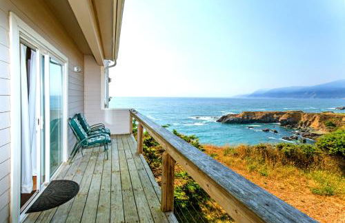 Cozy Oceanview! by OceanviewHotTubs Oceanfront! Shelter Cove, CA Tesla EV station - Foto 4