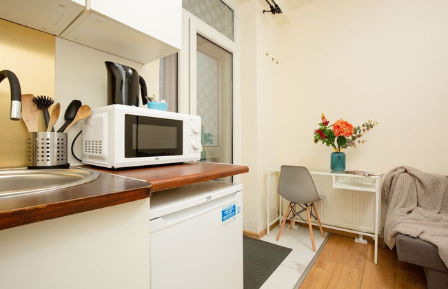 Studio Warsaw Miączyńska by Renters - Photo 4