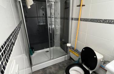 Logement Cosy 40 m2 Coeur historique de Lunel - Foto 2