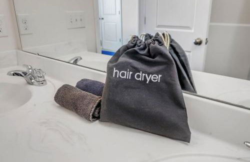 3BR Townhouse King Bed Garage Near NC State - Foto 28