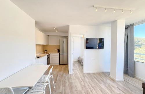 NUEVO, primera linea de playa, con piscina y vistas al mar - Foto 18