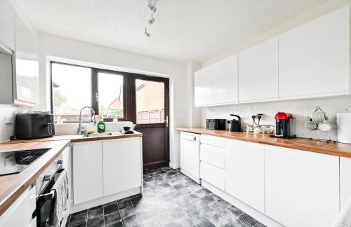 Quiet & Modern Contemporary Home for Work & Family - Foto 15