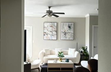 Comfortable 2BR Getaway Close to The Woodlands - Foto 15