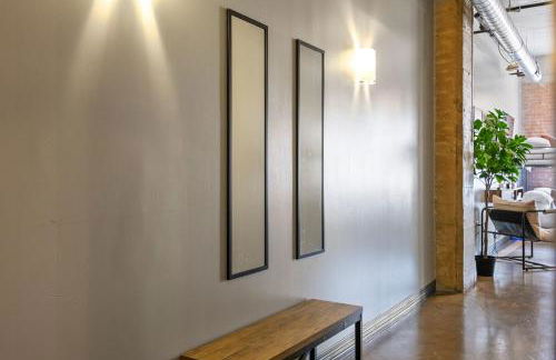 Stunning Downtown Apartment with Pool, Laundry, Parking - Foto 13