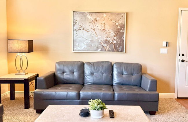 New Stylish 1BR Apt With Heated Pool Gym Yoga Studio - Photo 9