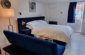 Benzer Apartments - Photo 4