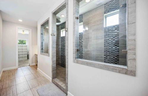 Resort vibe with Pool and Hot tub Downtown skyline views - Photo 40