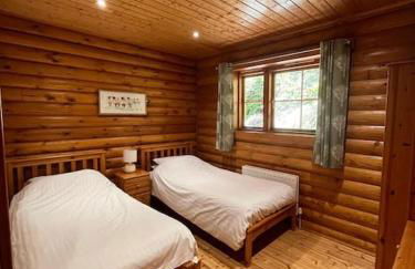 Solid Log Cabin With Private Hot Tub - Oak - Foto 10