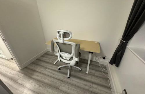 Stylish 2BR, Fast Wifi with balcony - Photo 10