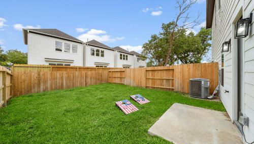 Near DT & Med Center Townhouse WiFi Games Pets - Foto 5