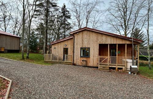 Breckland Lodge 2 with Hot Tub - Foto 28