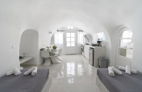 Fira-Cave-Sleeps 13-Parking-Pool-Pet Friendly - Photo 48