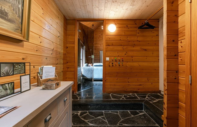 Huswell - Tranquil Retreat Cozy Chalet in the Heart of Urse - Photo 16