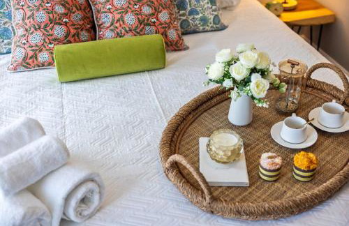 Chic Home with Large Private Yard! Hot Tub, Close To Downtown - Foto 38