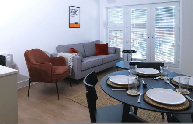 Luxury Manchester Apartment - Orange - Photo 4