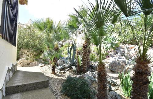 Peaceful Villa with Private Pool - Foto 25