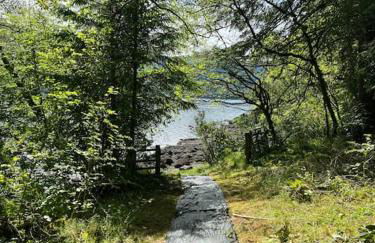 WATERSIDE 3 BED COTTAGE, HOT TUB, SAUNA, PVT BEACH - Foto 46