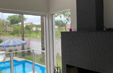 Casa com Piscina, Churrasqueira e Quartos amplos - Foto 18