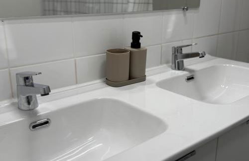 Grand appart lumineux - 6 pers, wifi, parking, check-in facile, proche commodités & métro 5min - Foto 9