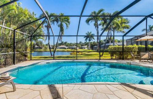 Lazy days and lake views. Beautiful Naples pool home - Foto 36
