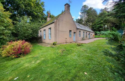 Spacious Cottage in the Grounds of a Scottish Castle - Photo 1