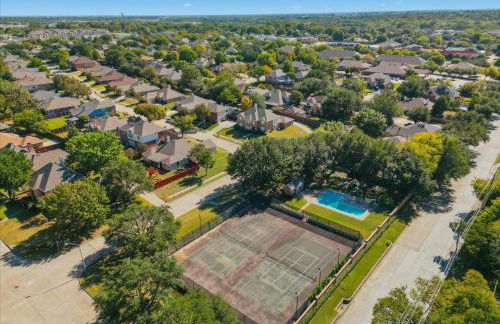 4BR w Pool Cinema Room, Mini Golf & EV - Photo 45