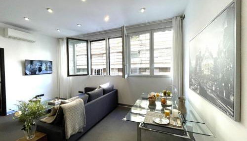 Impecable, nuevo, cómodo, frente al metro Colombia - Photo 3