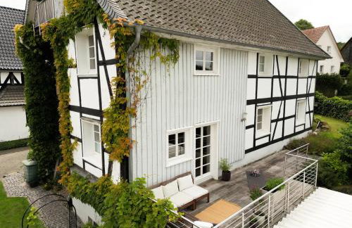 Auszeit & Natur - ländliche Fachwerkhaushälfte - Foto 2