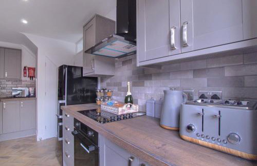 Comfy & Stylish 3 Bed House with Off Street Parking, Netflix and Wi-Fi - Foto 13