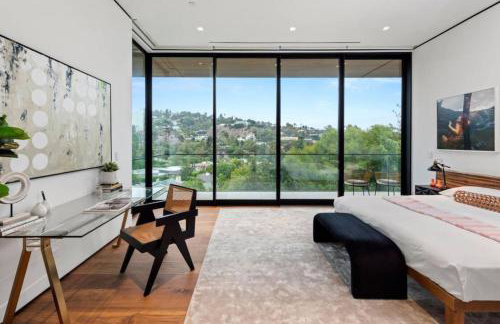 Luxurious 5BR Villa in BH with Pool, Theater, and Views - Foto 39