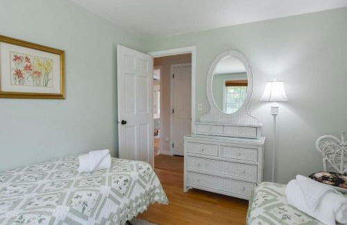 Pond Front Home with Private Dock - Foto 16