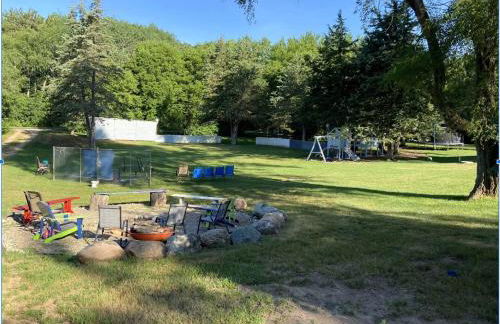 Large Recreational Retreat - Foto 17