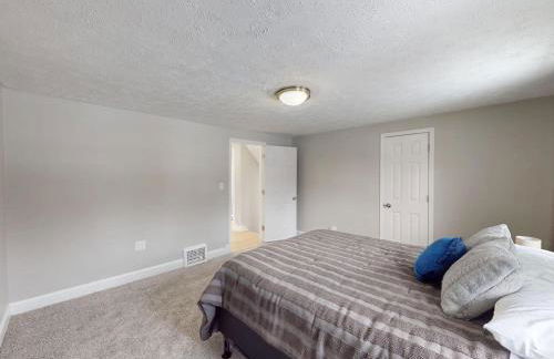 Stylish Home Near Historic Downtown & Lake Erie - Foto 27