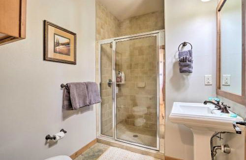 Ski-InandSki-Out Donnelly Townhome with Hot Tub! - Foto 29