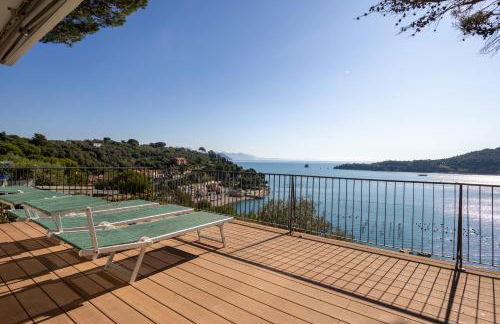 Modern and Elegant apartment with a spacious sea view terrace overlooking Palmaria Island Bright designer interiors Fully equipped Up to 6 guests Private parking Aircon All the comforts for a perfect stay - Foto 73