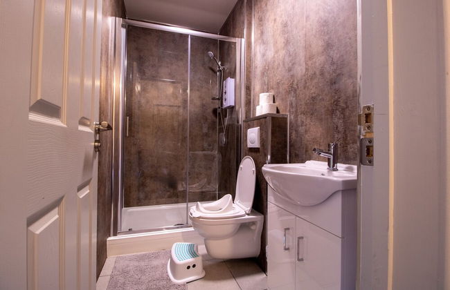 Impeccable 1-bed Apartment in Sunderland - Photo 11