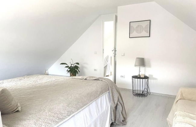 Impeccable 2-bed House in Albești - Foto 2