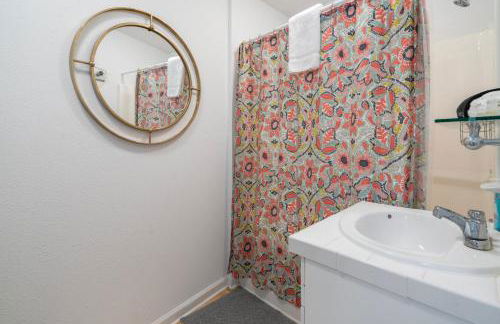 Seaside Sunrise: A Peaceful Escape by the Ocean - Photo 18