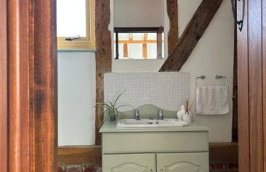 Heritage Cottage with a Pool - Photo 16