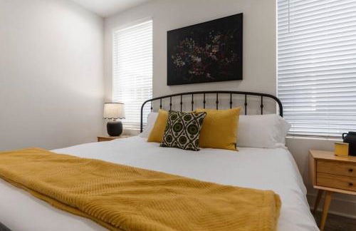 Teche House KING Bed Luxury Getaway Fast WiFi - Foto 23