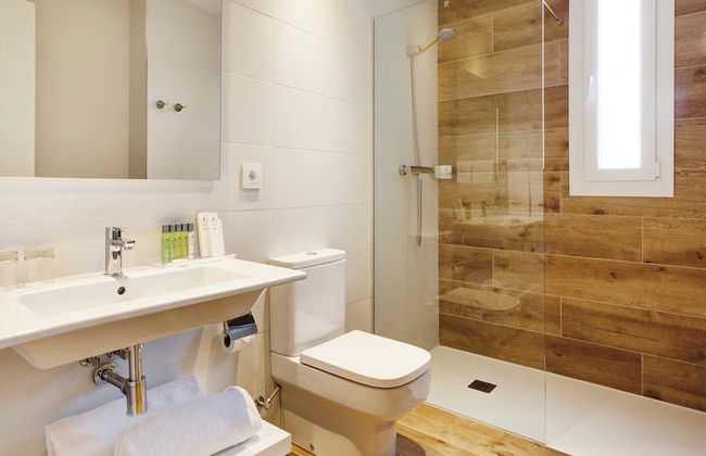 Sercotel Logroño Suites - Photo 12