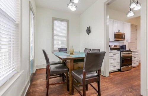 Chic 3BR NOLA Retreat, Streetcar Access, Ideal for Families & Friends - Foto 3