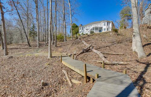 Lake Hartwell Getaway with Private Dock and Fire Pit! - Foto 38