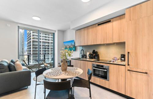 Downtown Condo with Den and Pool Access - Foto 1