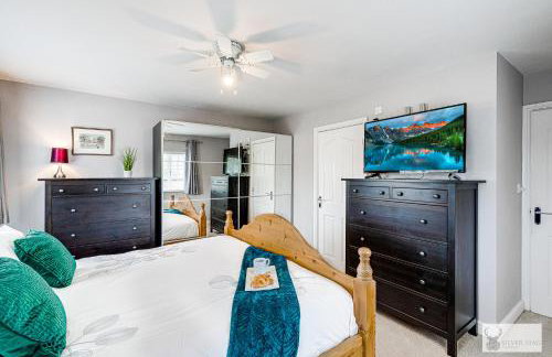 Silver Stag Properties Large 4 bed Property - Photo 13