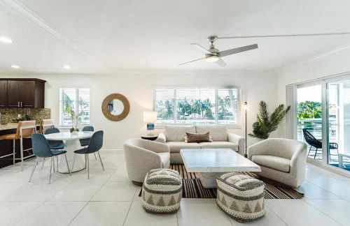 Serene Waterfront 2BR 2BA with Intracoastal Views, Pool, Balcony, Parking - Foto 48