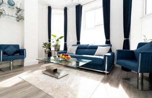 THE PALMS Lux living Condo B'mouth Town Centre & Beach - Photo 19